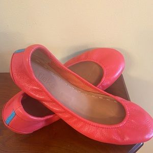 Poppy Tieks ~ excellent condition